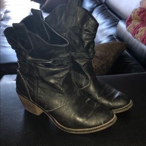 Black boots size 9